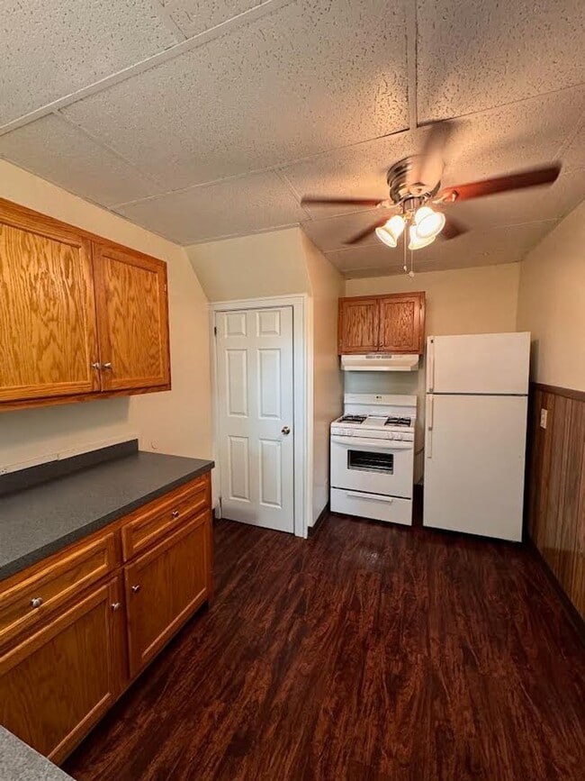 Building Photo - 453 E Kline St