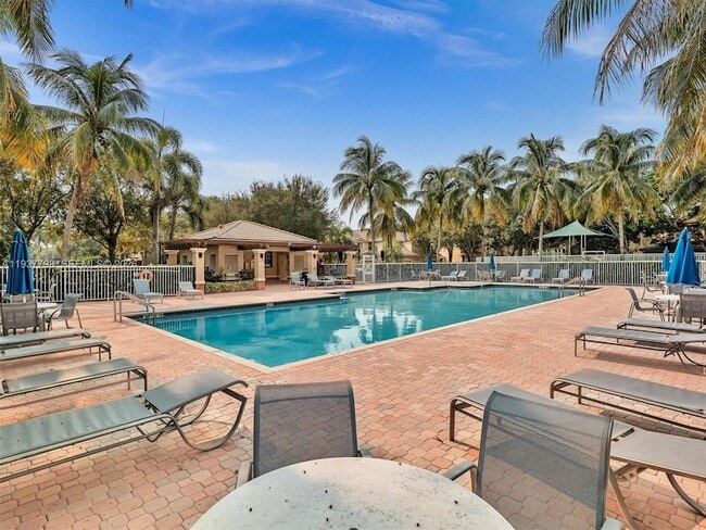 Building Photo - 3873 Tree Top Dr