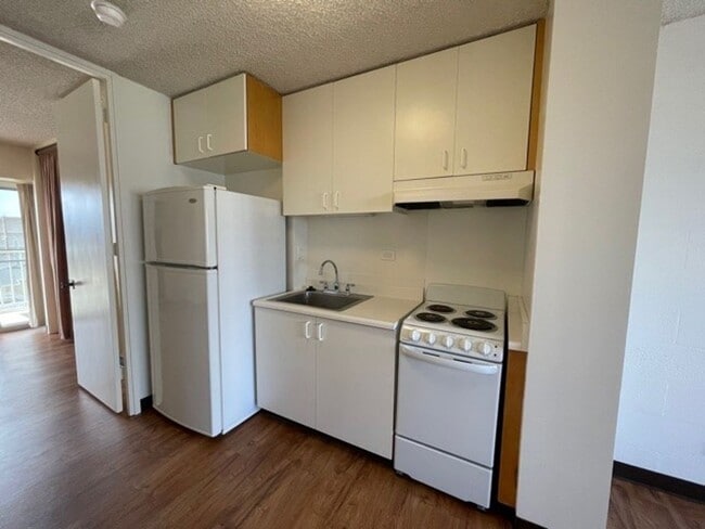 Building Photo - Westview Plaza Condo - Upgraded 1 bedroom,...