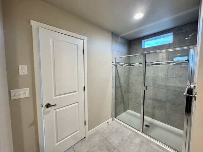 Building Photo - Village Crest Townhome!!!