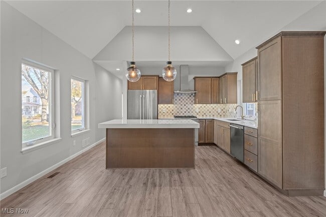 Building Photo - 1928 W 48th St