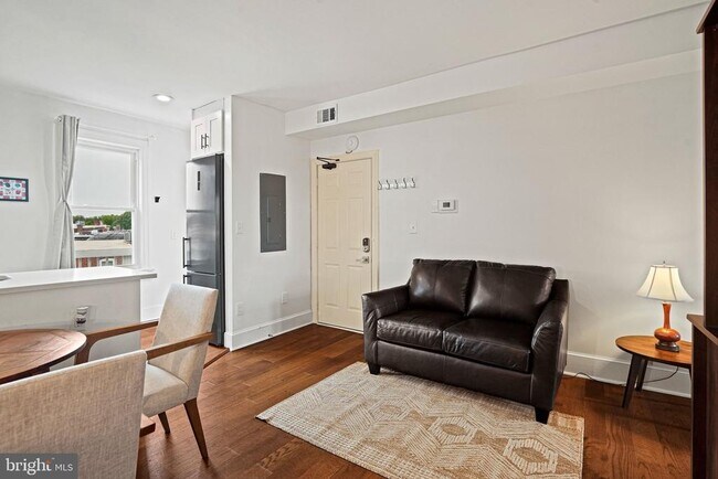 Building Photo - 409 Constitution Ave NE