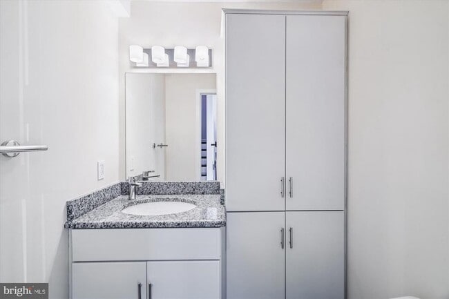 Building Photo - 8934 Battery Pl