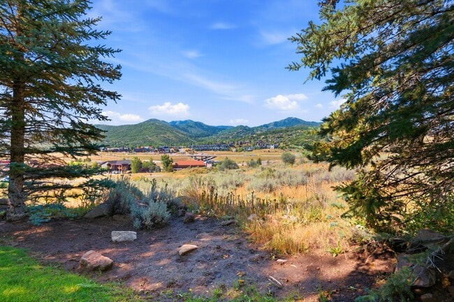 Building Photo - 3023 Lower Saddleback Rd