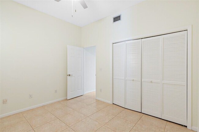 Building Photo - 7535 La Paz Blvd