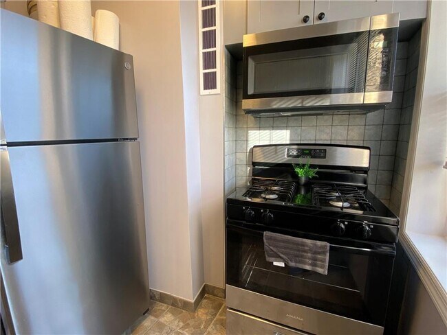 Building Photo - 2 Nicholas St