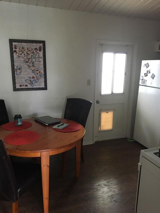 Building Photo - **Coastal Charm in Central Encinitas – 2 B...