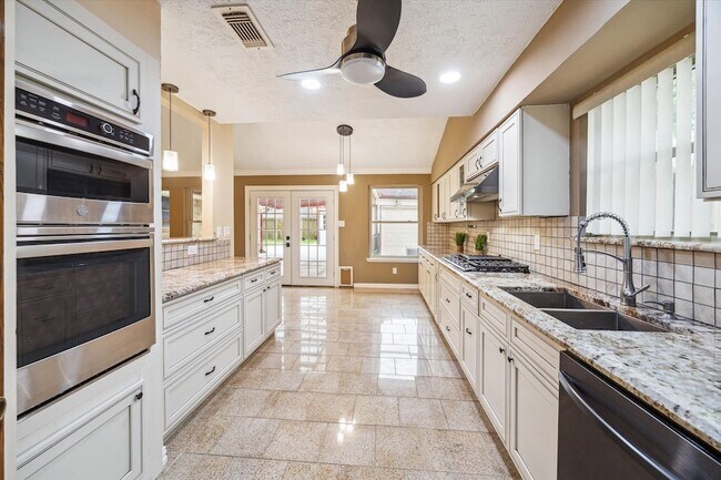 Building Photo - 21423 Park Valley Dr
