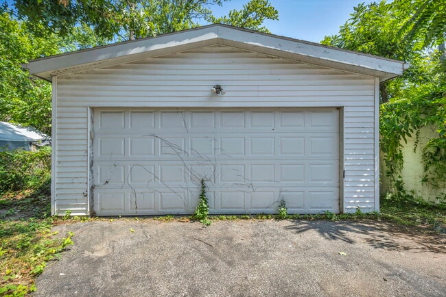 Building Photo - 429 Cleveland Rd