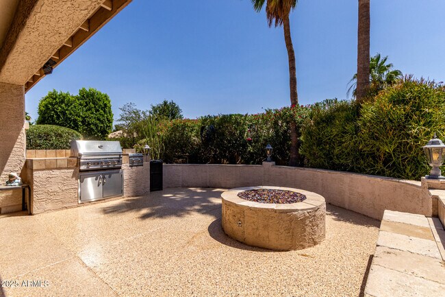 Building Photo - 9637 E Sundune Dr