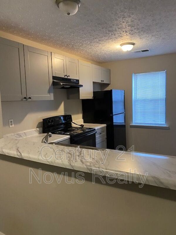 Building Photo - 735 South St