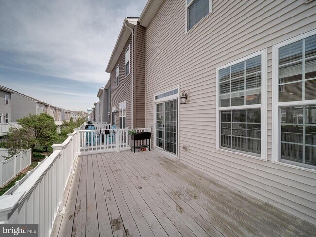 Building Photo - 8832 Englewood Farms Dr