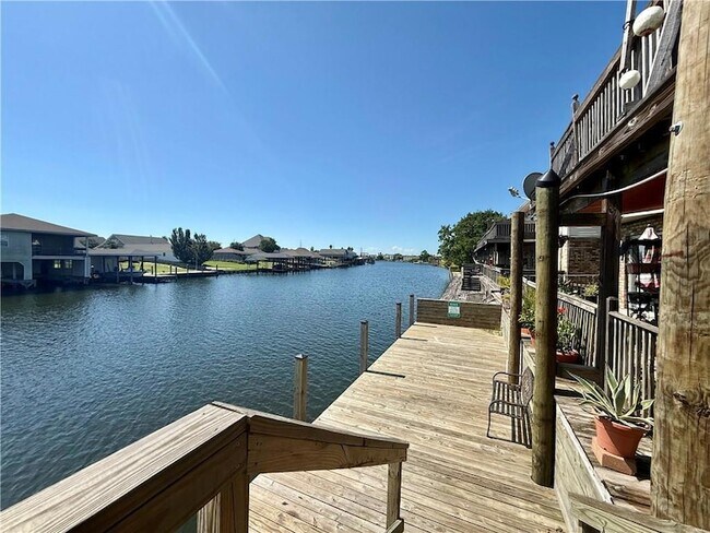 Building Photo - 4800 Pontchartrain Dr