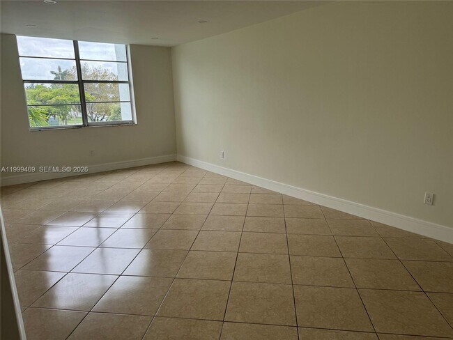 Building Photo - 492 NW 165th St