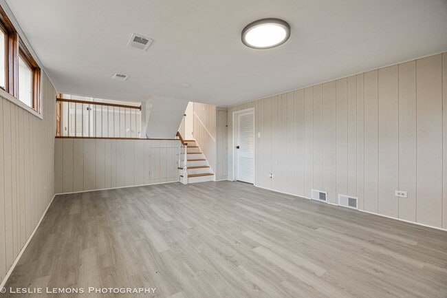 Building Photo - 320 Elmwood Dr