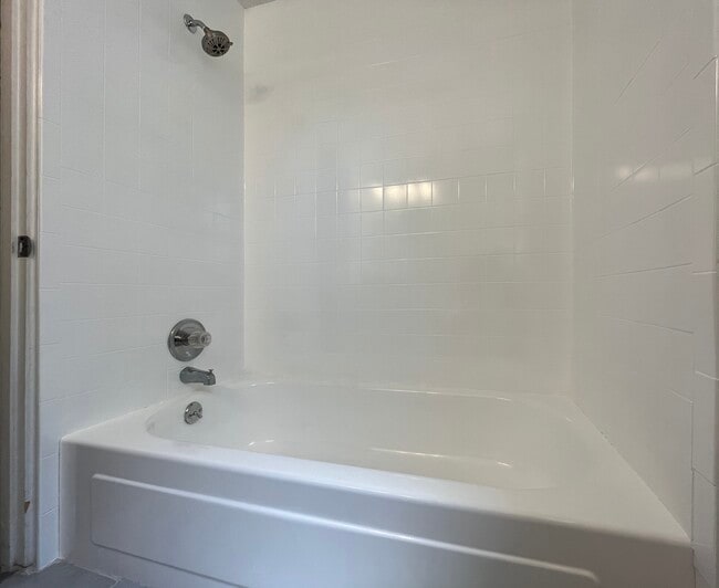 Shower / Tub - 210 Howard Dr