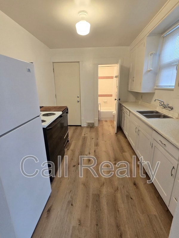 Building Photo - 1028 E Mission Ave