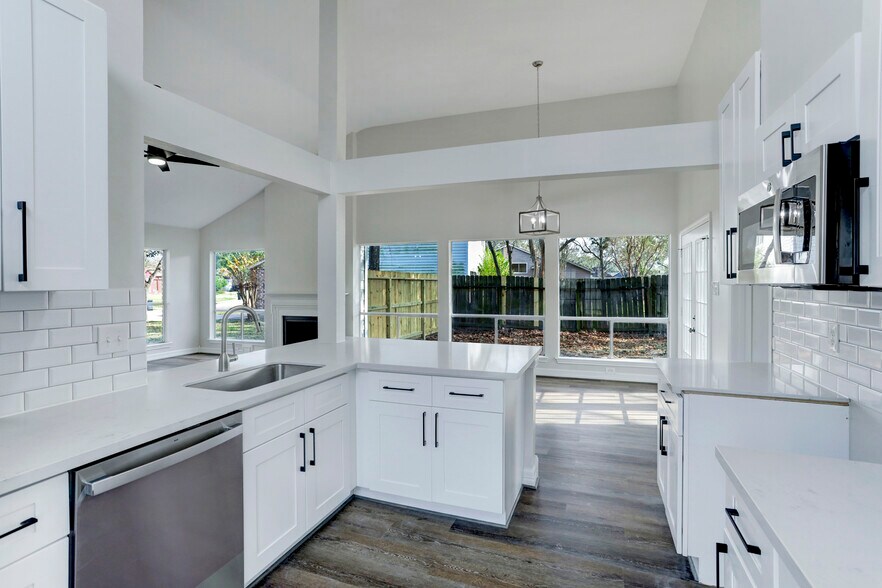 Building Photo - 18323 Autumn Trails Ln