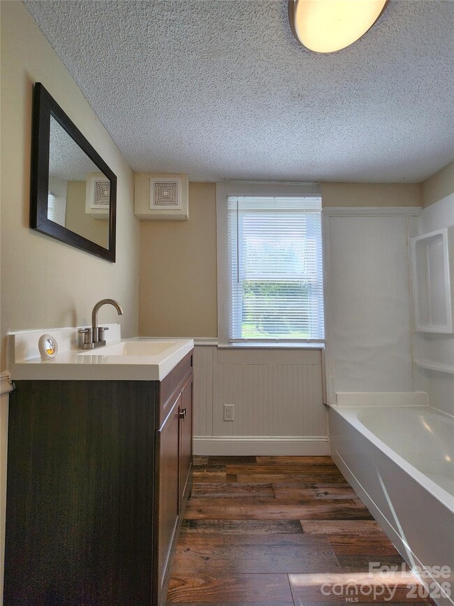 Building Photo - 121 Willow Ln NW