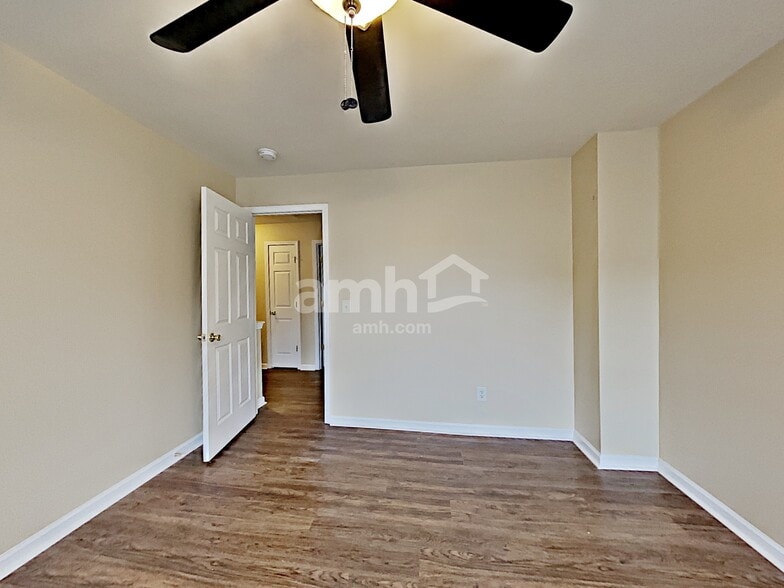 Building Photo - 1824 Devon Dr