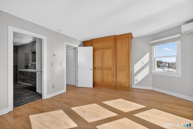 Building Photo - 49 Steamboat Wharf