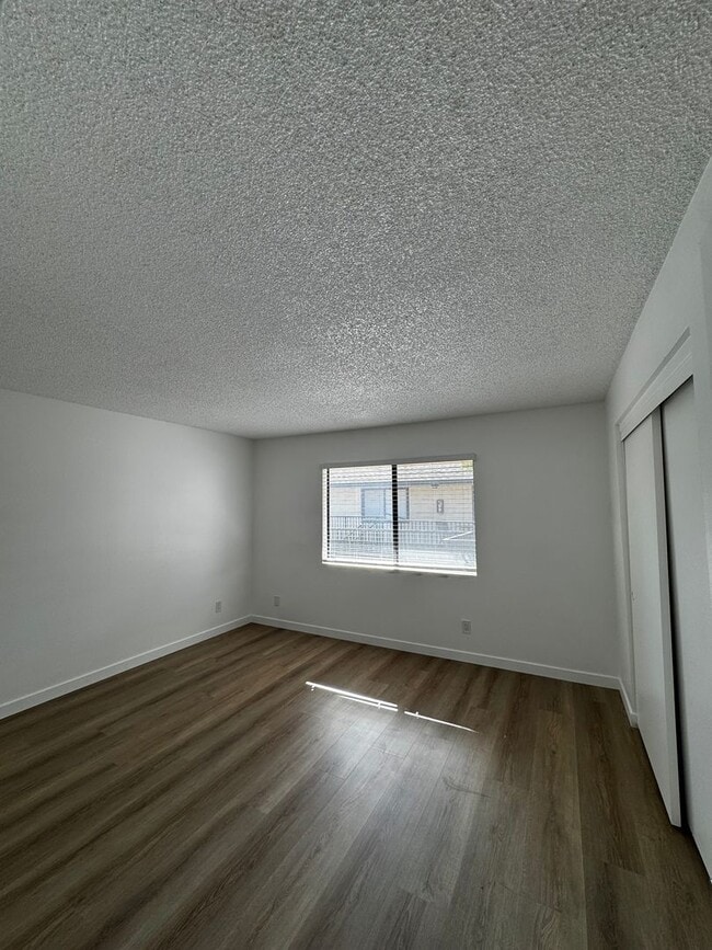 Building Photo - Maple Apartments