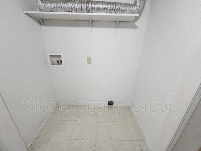 Building Photo - 512 N Virginia St