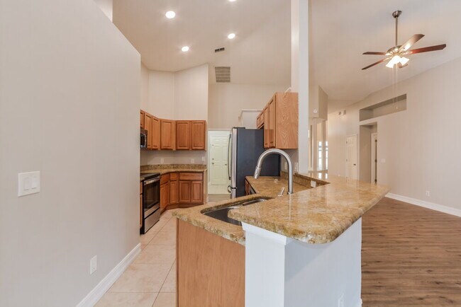 Building Photo - 2082 Petit Ct