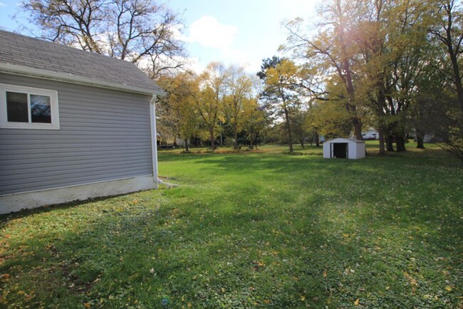 Building Photo - 3- Bedroom Home in Sparta