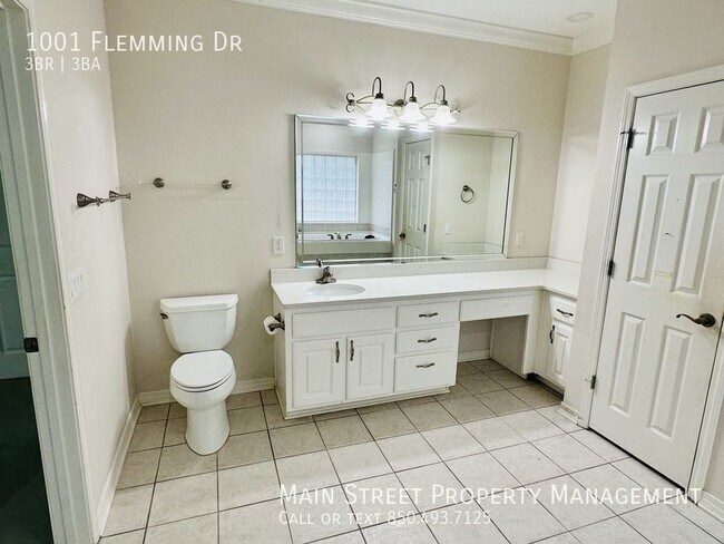 Building Photo - 1001 Fleming Dr