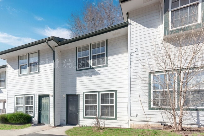 Building Photo - 955 Leroy St