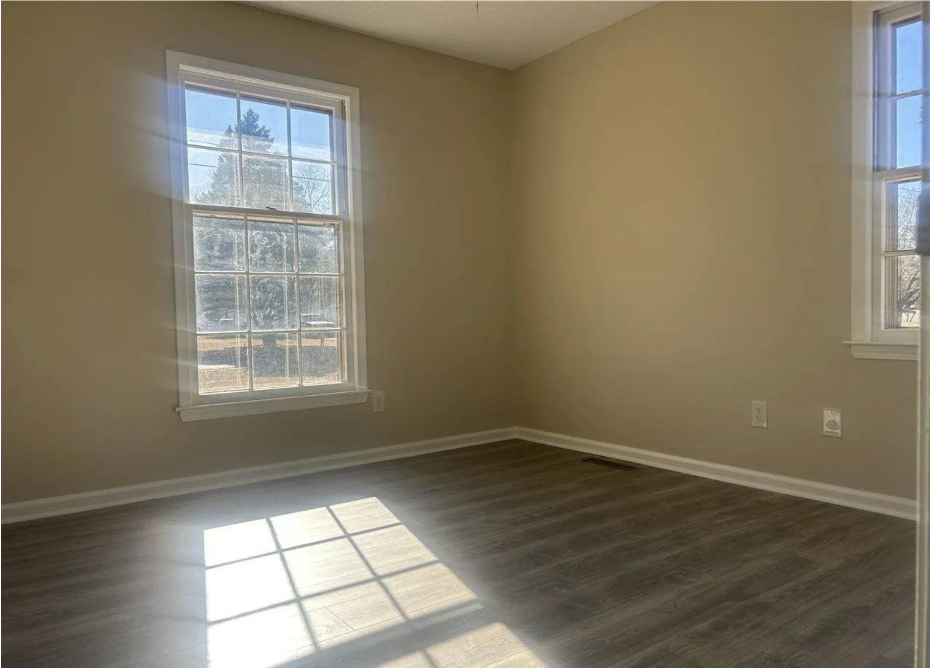 Third bedroom - 405 E Suena Dr