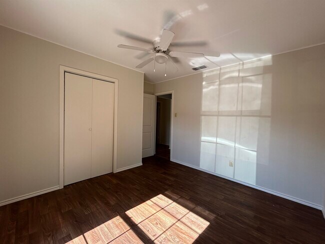 Building Photo - 3004 Musser St