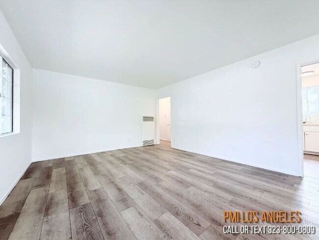 Building Photo - 10565 Camarillo St