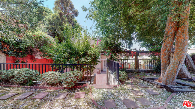 Building Photo - 3627 Crestmont Ave