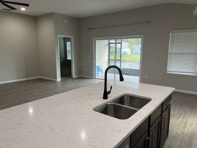 Building Photo - Great home in a gated community