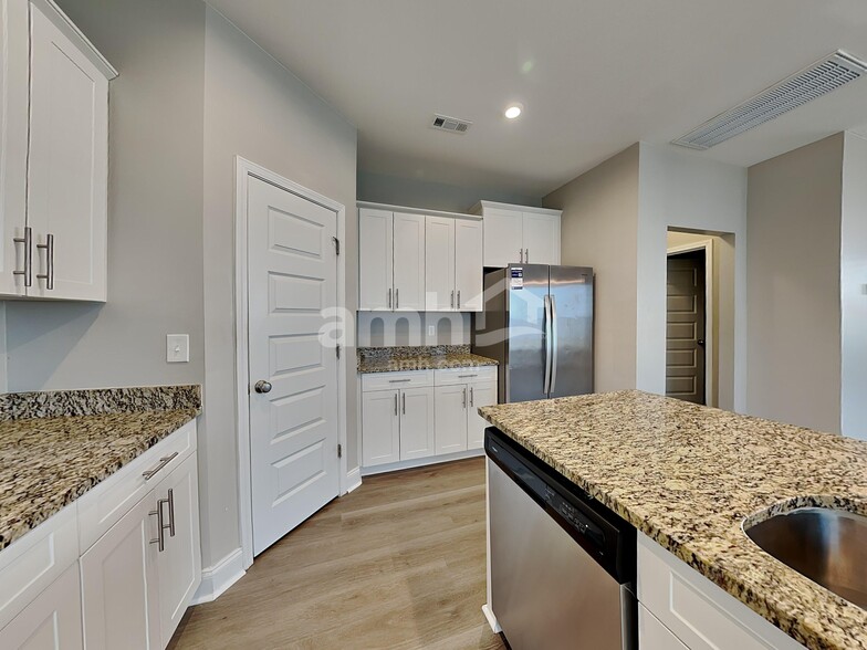 Building Photo - 5342 Tupelo St