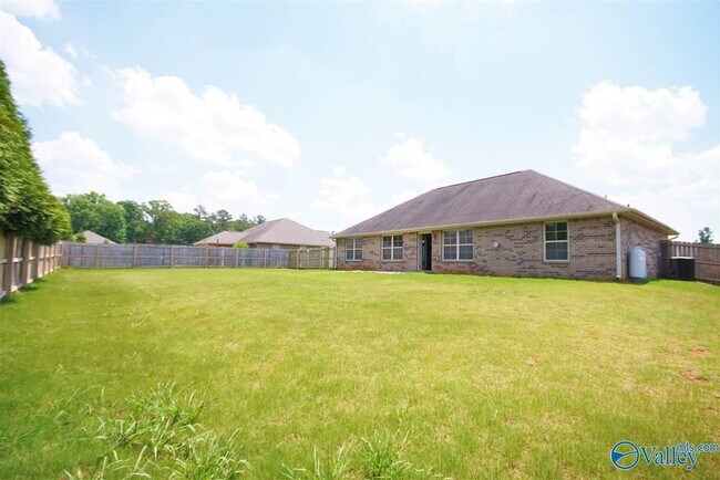 Building Photo - 115 Swan Pond Dr