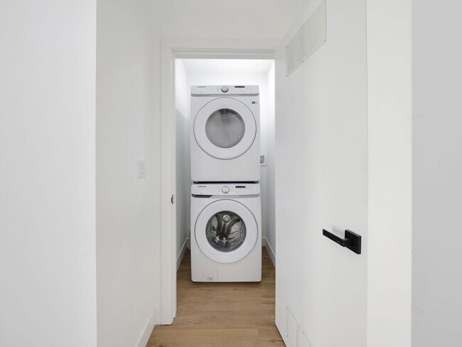 Building Photo - 1856 Redondo Blvd