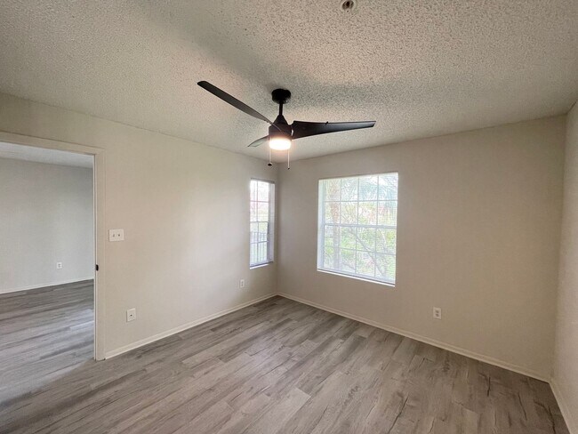 Building Photo - Fully Renovated 1-Bedroom, 1-Bath Condo in Gated Community – Available Now!