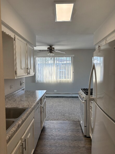 Building Photo - 113 W 66th St