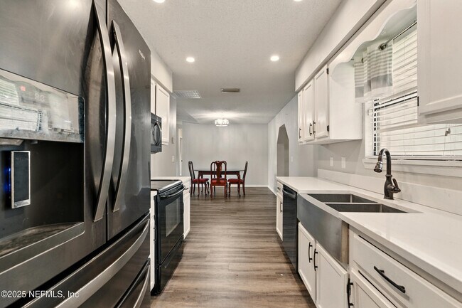 Building Photo - 6343 Alfredo Ct