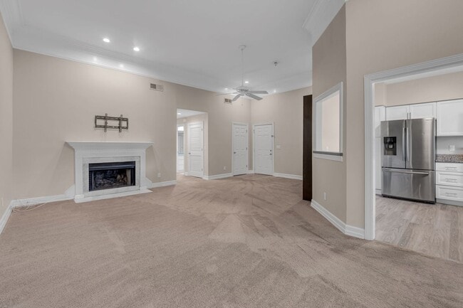 Building Photo - Awesome 2BE/2BA condo in Green Hills!