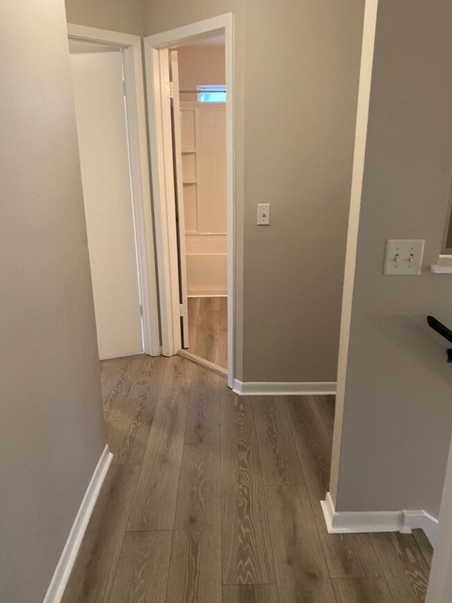 Building Photo - MOVE-IN SPECIAL-WONDERFUL 3/2.5 Home with 1 car garage-UCF Area