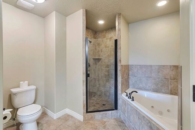 Building Photo - Beautiful Orem Townhome