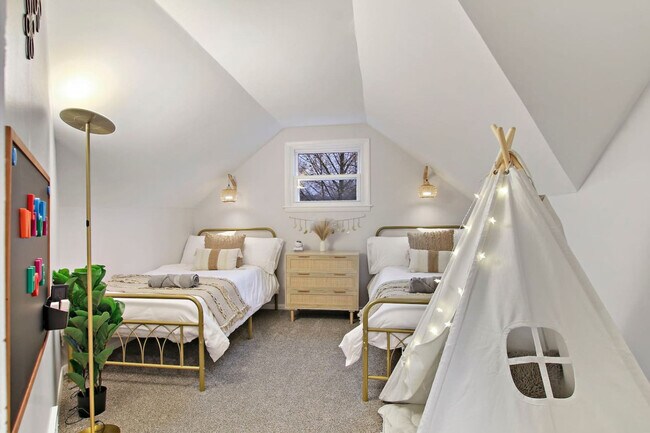 Building Photo - 1104 Elizabeth St