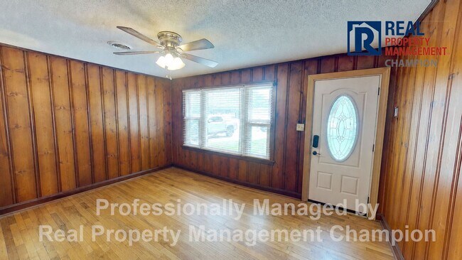 Building Photo - Charming 3 BD/2 BA Home Just 2 Miles from Camp Lejeune Main Gate