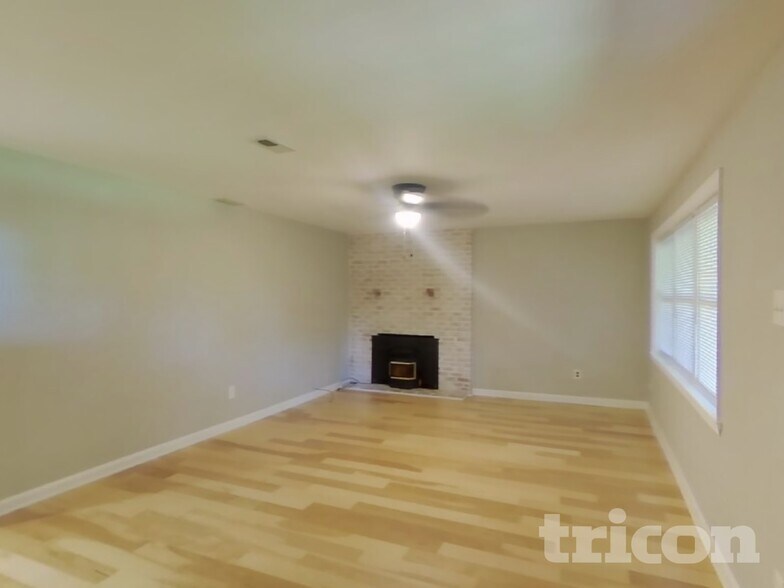 Building Photo - 408 Meadowhurst Ln
