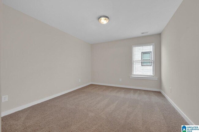 Building Photo - 170 Kings Wy