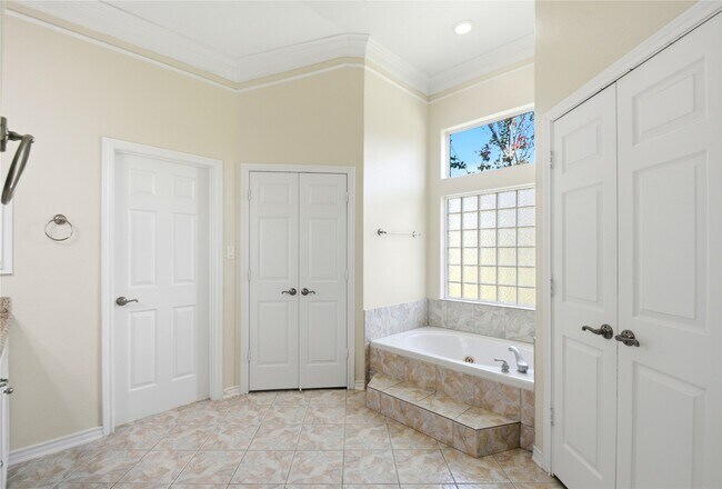 Building Photo - 1702 Fantasy Woods Dr